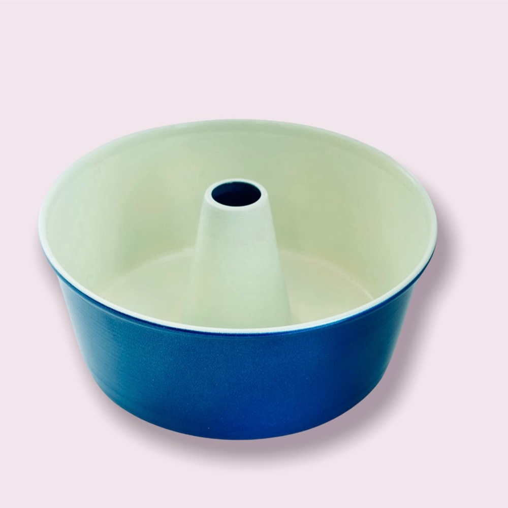 Nordic Ware 50919AMZ 12-Cup Angel Food Cake Pan, Navy and White, Aluminum